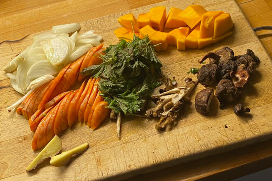 Foto Versterkende misosoep met brandnetel en paardenbloem voor  3 personen!