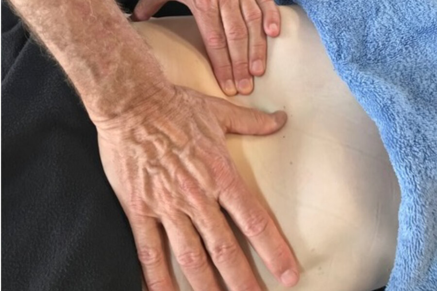 Massageworkshop voor gevorderden: diep contact met ademhaling, borstkas, ribbenkas en middenrif