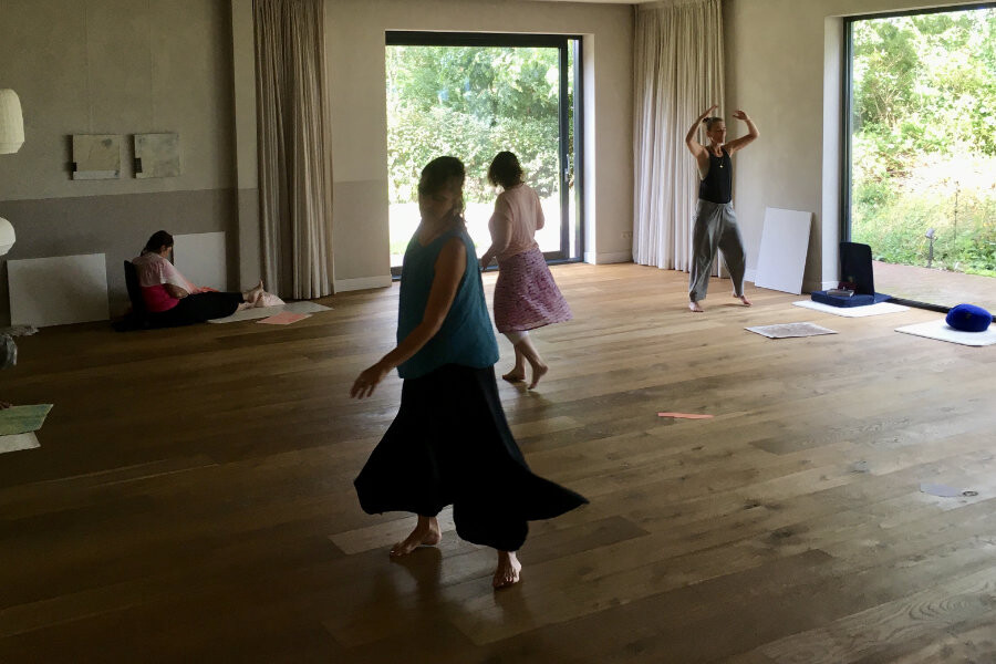 Bewegen in creatie - retreat, dans- en schildercursus Oost West Centrum, Ardennen