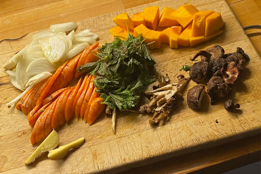 Foto Versterkende misosoep met brandnetel en paardenbloem voor  3 personen!