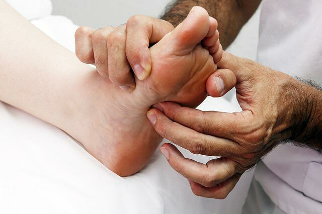 Voetreflexologie als onderdeel van de cursus massage bij het OWC