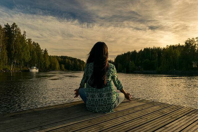 Yoga als onderdeel van cursus meditatie bij het OWC